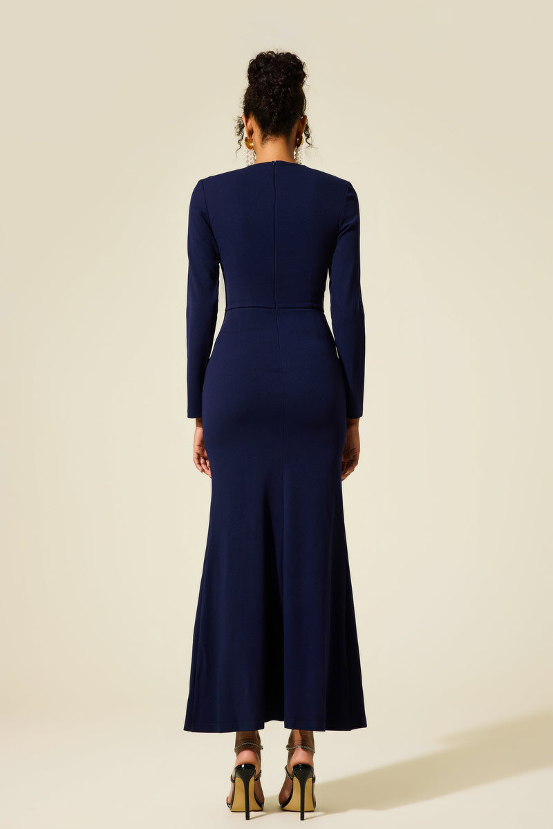 Well Tailored Dress with a Graceful Silhouette