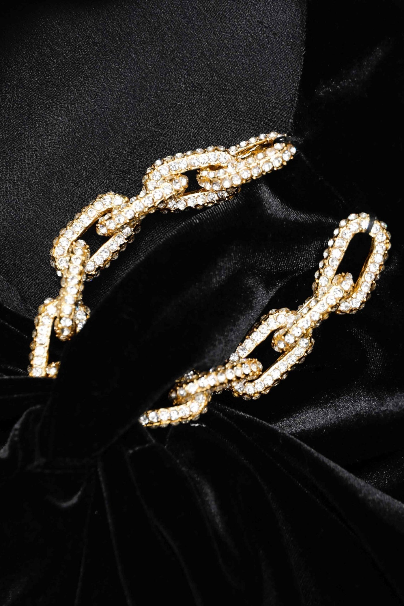 Romantic Chain for Special Moments