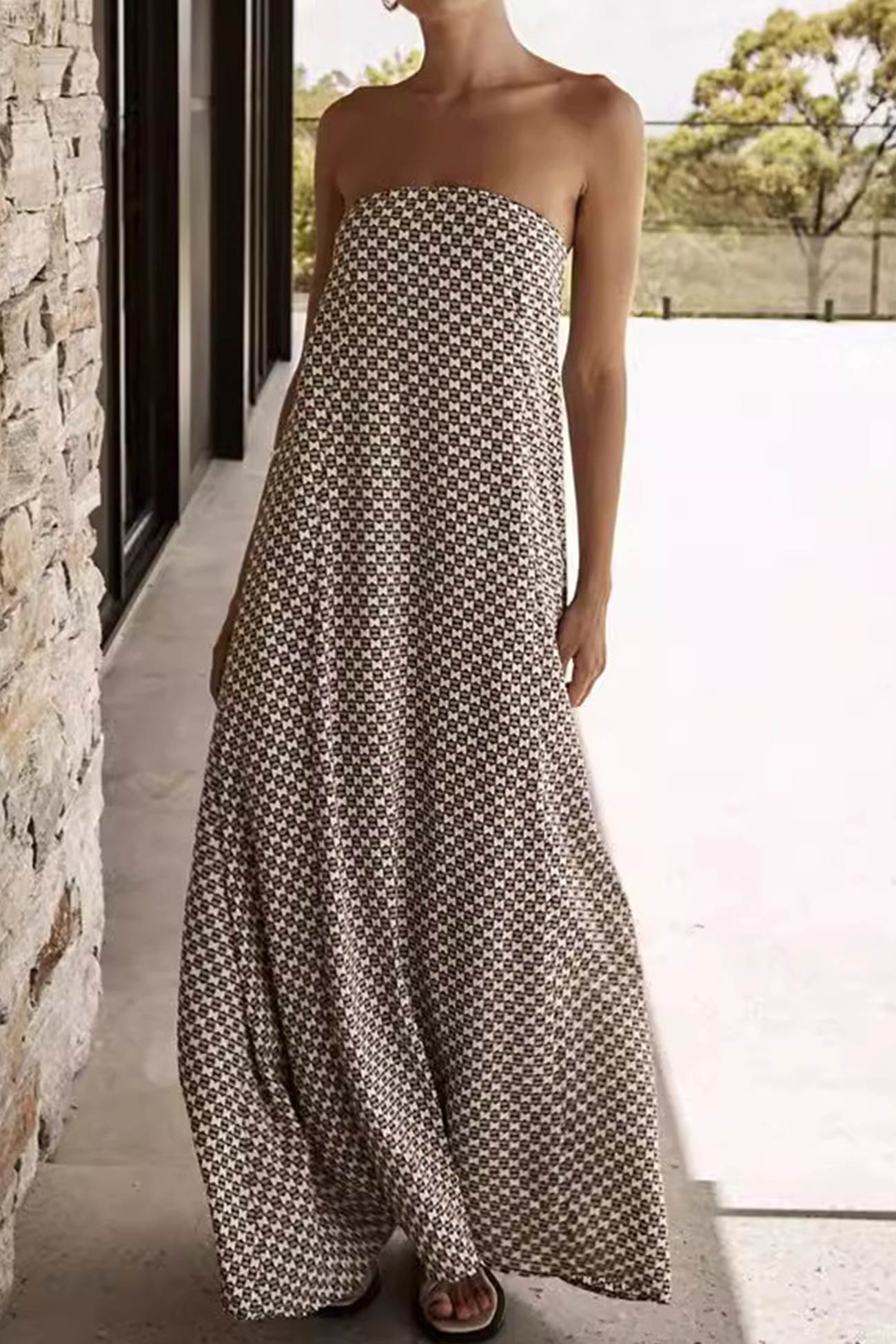 Effortlessly Elegant Dress with a Timeless Design