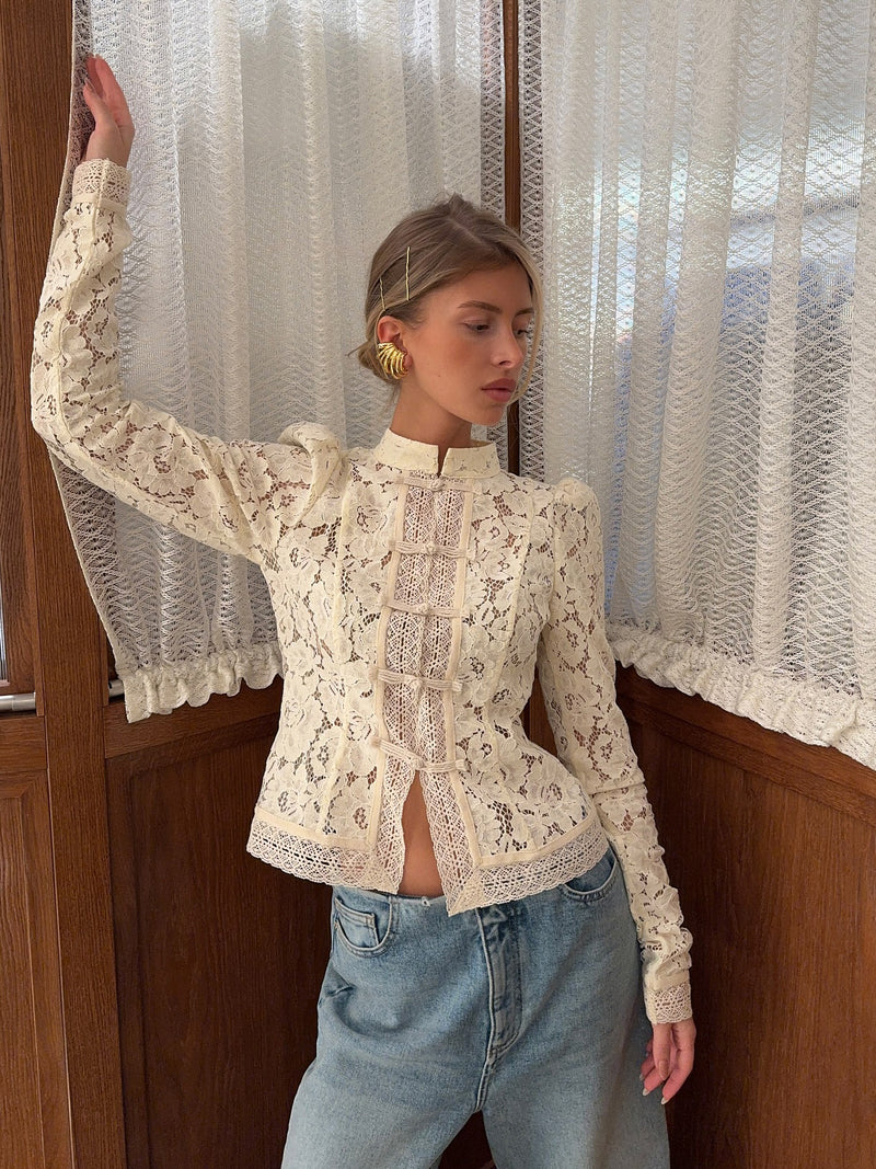 Well Tailored Shirt with a Graceful Silhouette