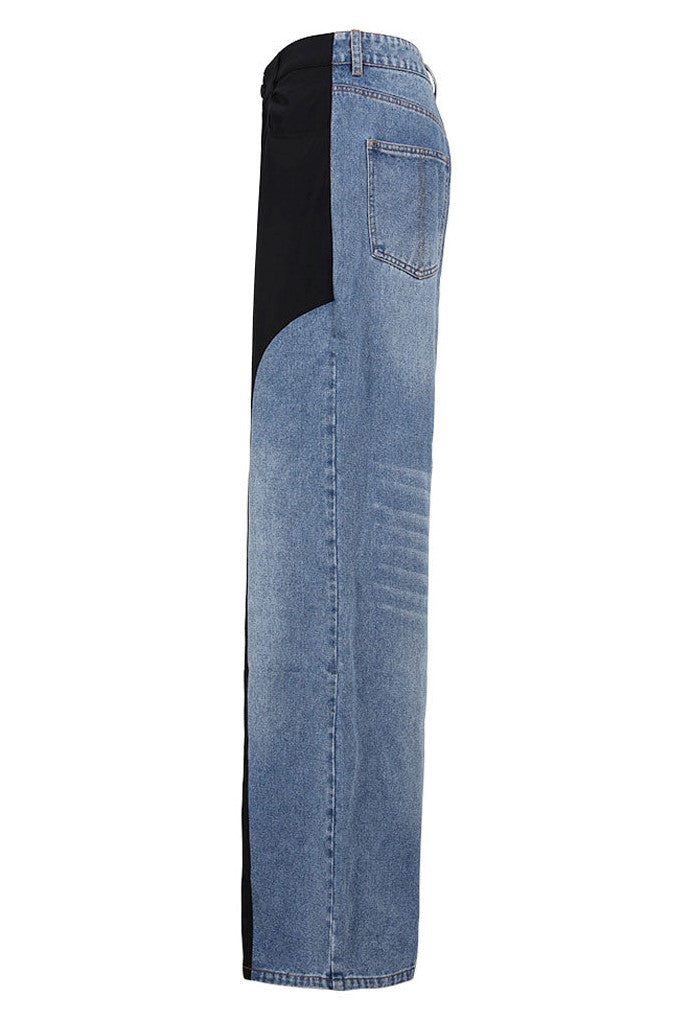 Effortlessly Elegant Garment with a Timeless Design