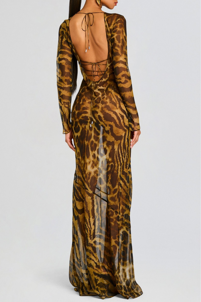 Beautifully Crafted Dress in a Classic Style