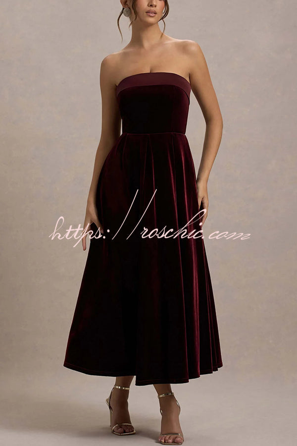 Beautifully Finished Dress in a Timeless Design