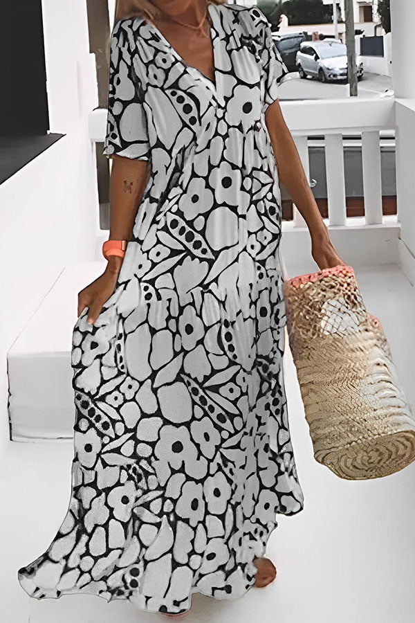 Beautifully Finished Dress in a Timeless Design