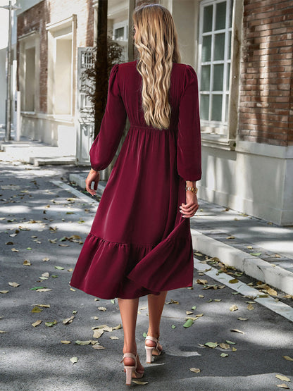 Beautifully Finished Dress in a Timeless Design
