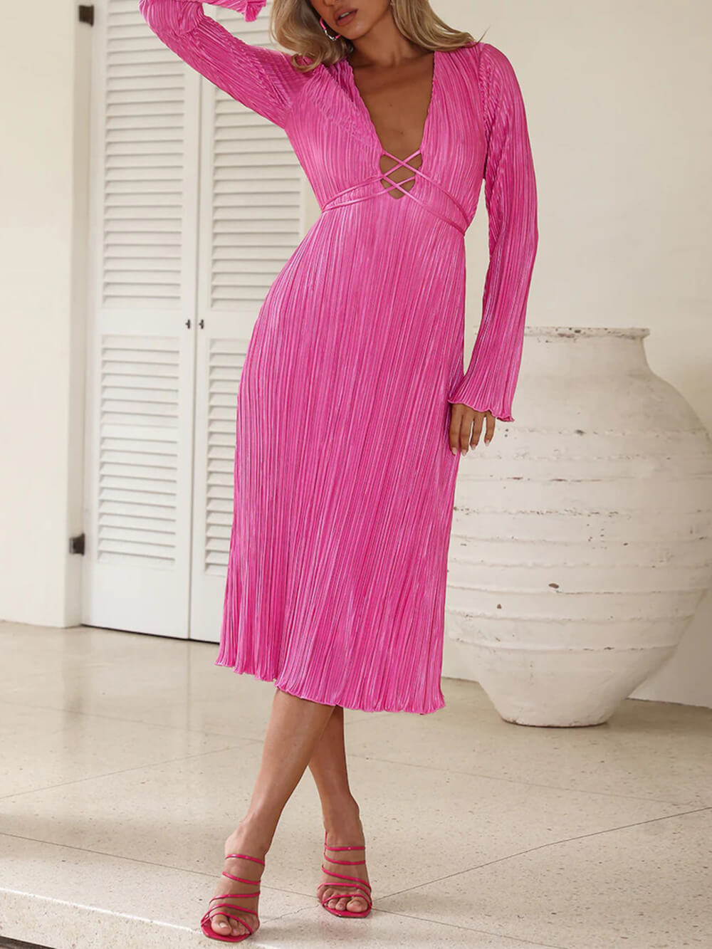 Well Tailored Dress with a Graceful Silhouette