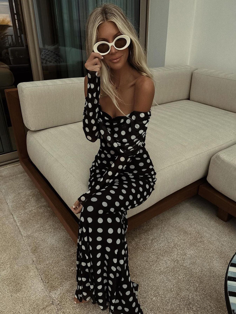 Well Tailored Dress with a Graceful Silhouette