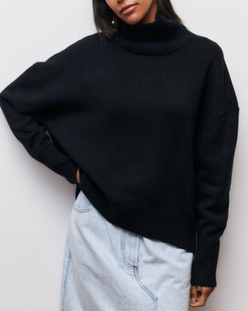 Effortlessly Elegant Sweater with a Timeless Design
