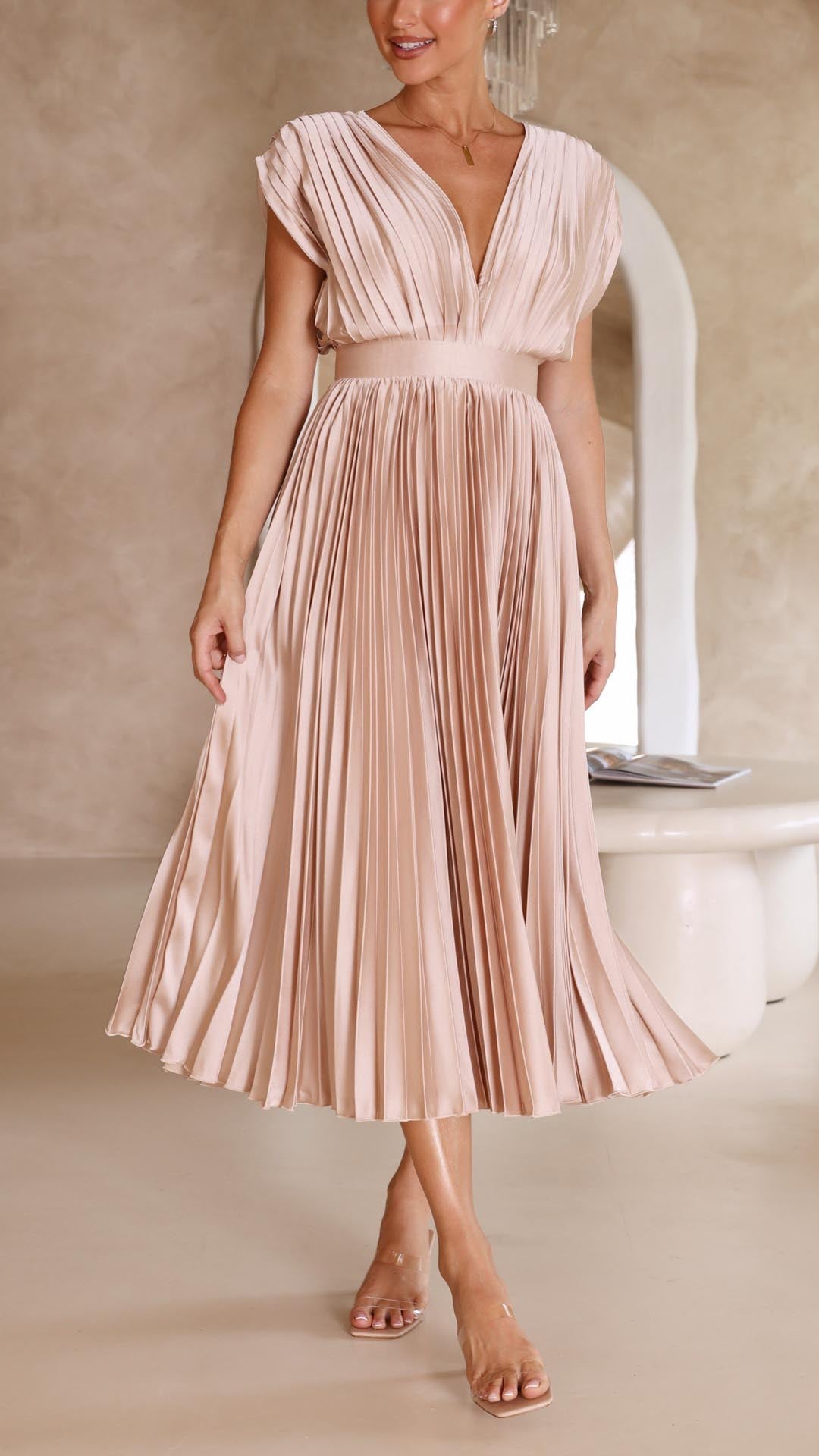 Effortlessly Elegant Dress with a Timeless Design