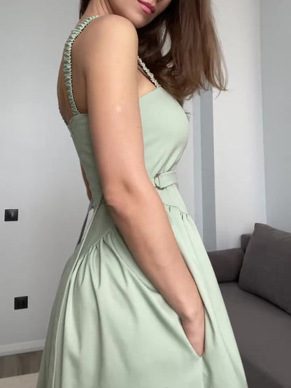 Well Tailored Dress with a Graceful Silhouette