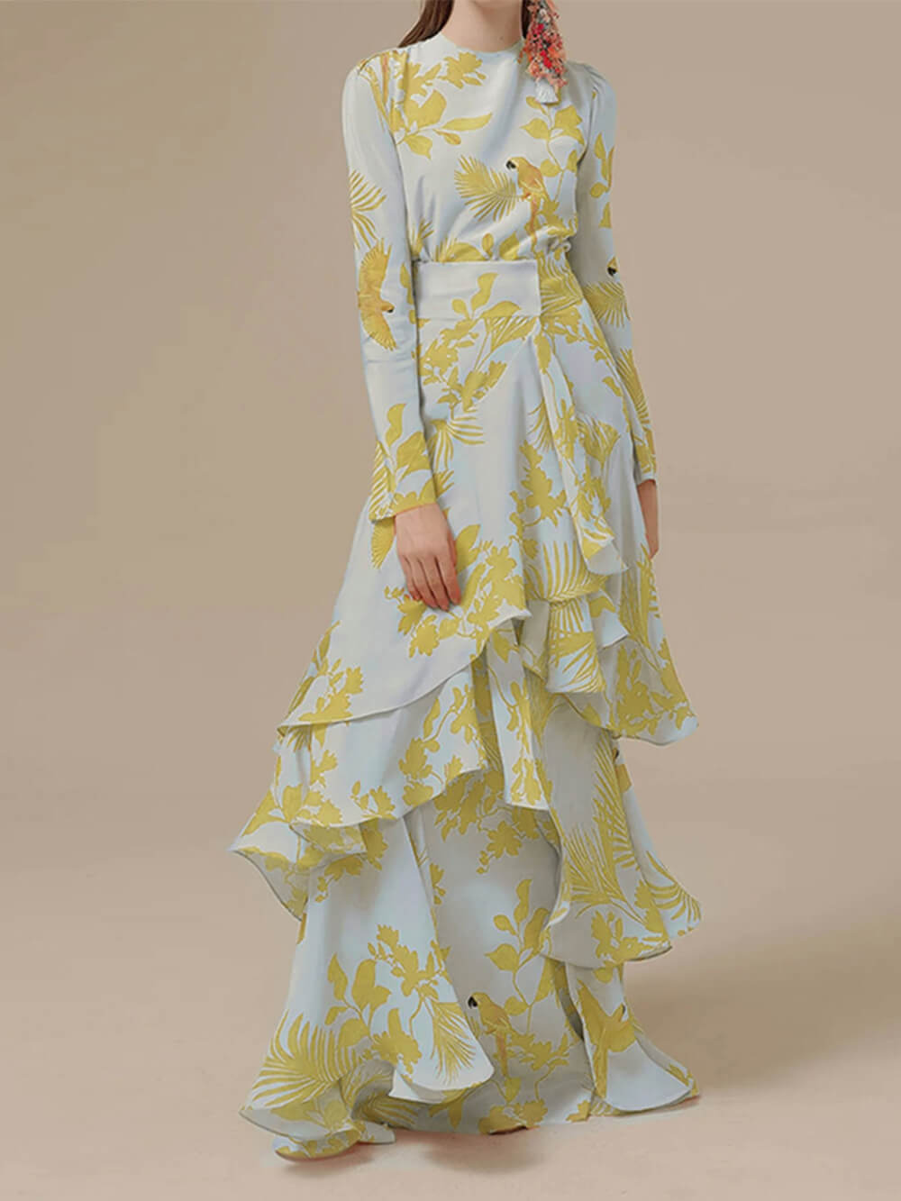 Well Tailored Dress with a Graceful Silhouette