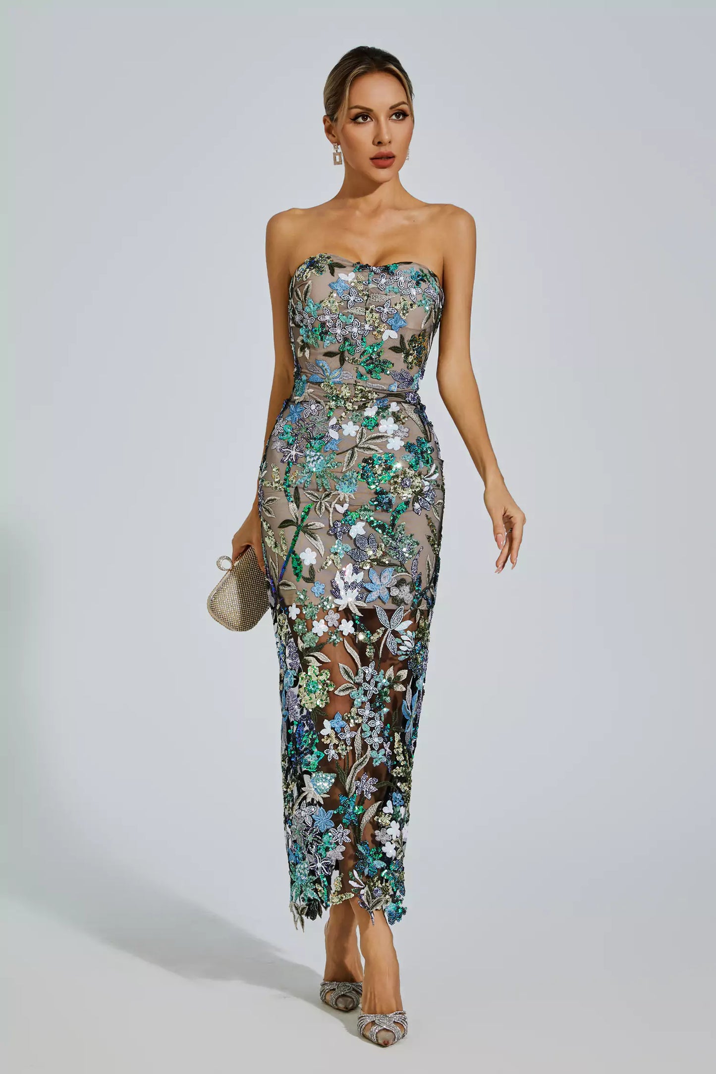 Gracefully Styled Dress for Any Occasion