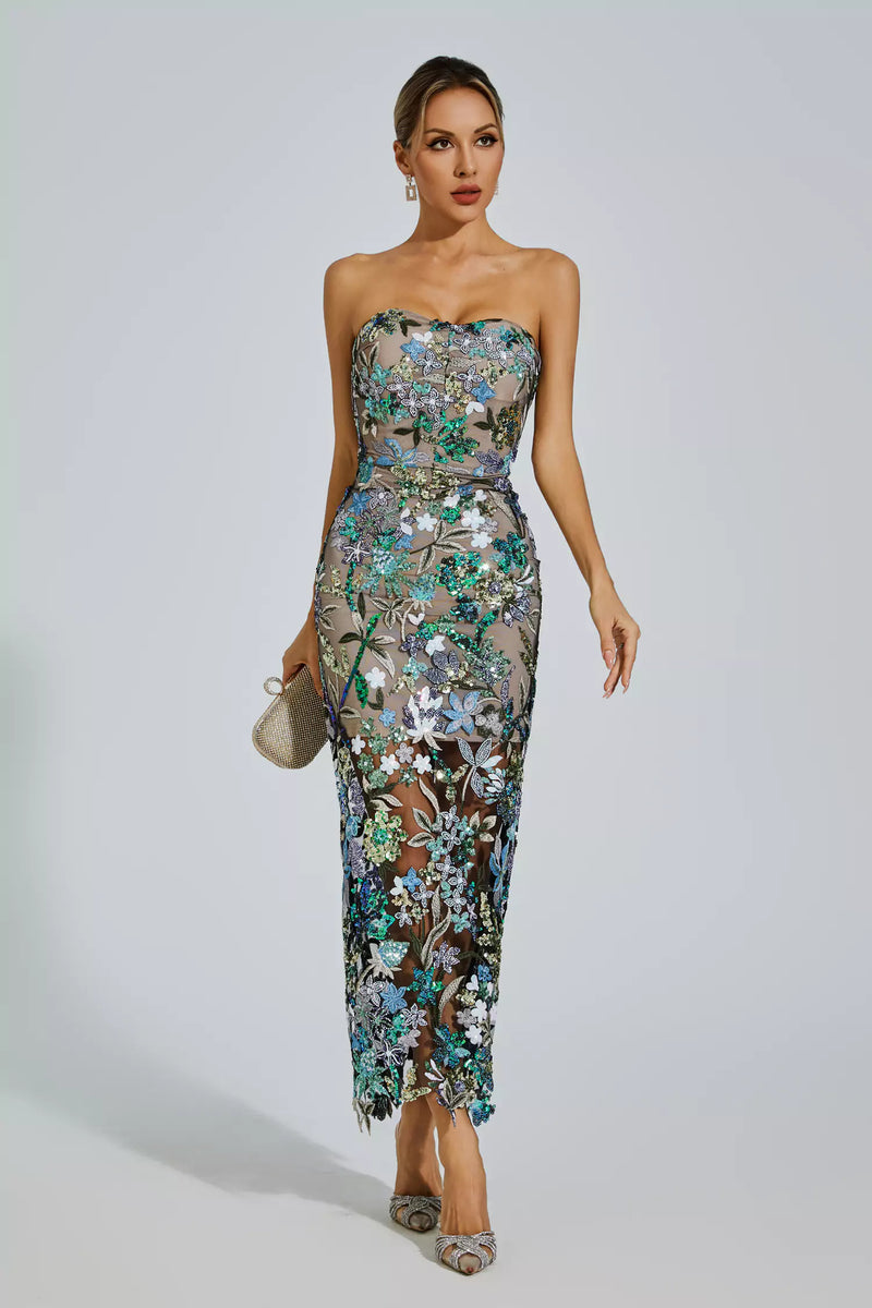 Gracefully Styled Dress for Any Occasion