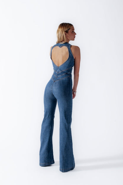Well Tailored Garment with a Graceful Silhouette