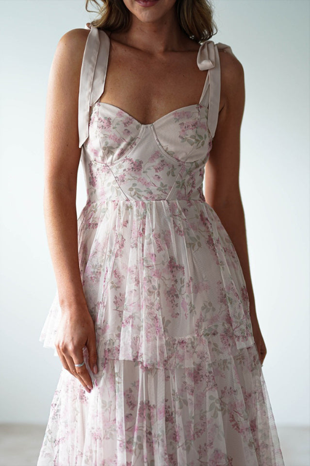 Gracefully Styled Dress for Any Occasion