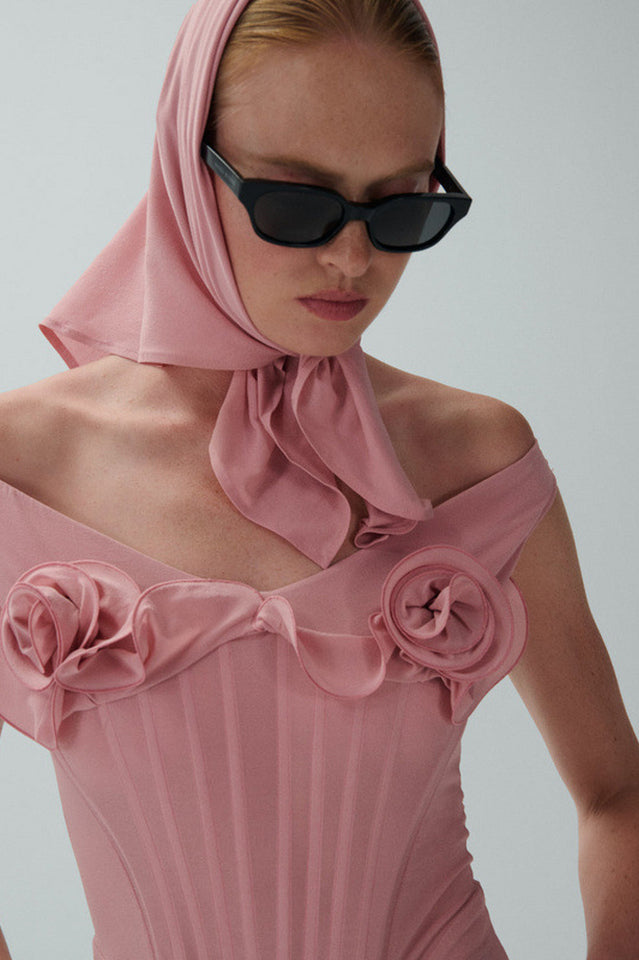 Well Tailored Dress with a Graceful Silhouette