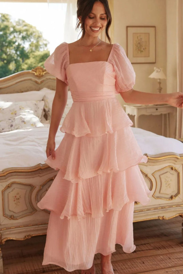 Well Tailored Dress with a Graceful Silhouette