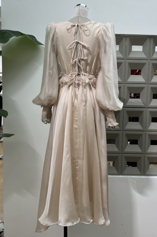 Classic Vintage Dress with a Flattering Fit