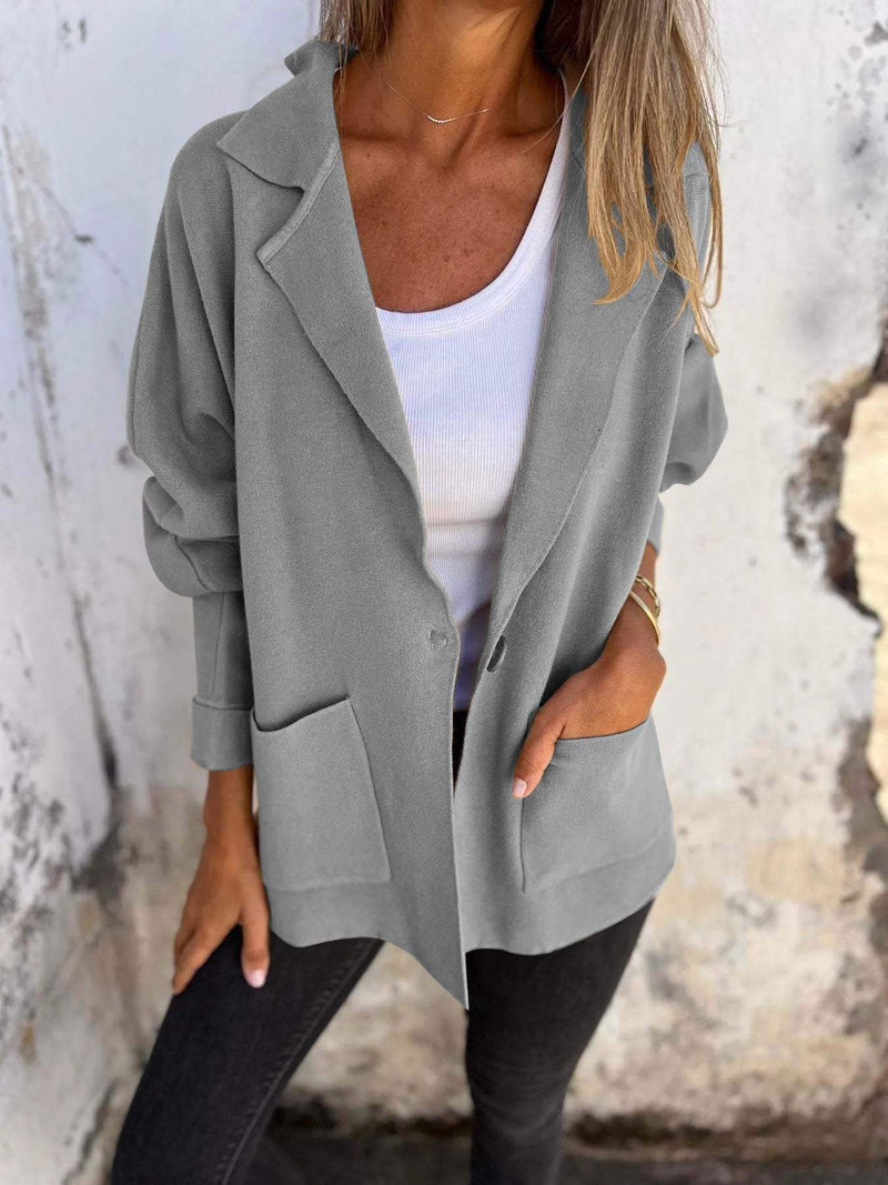 Effortlessly Elegant Jacket with a Timeless Design