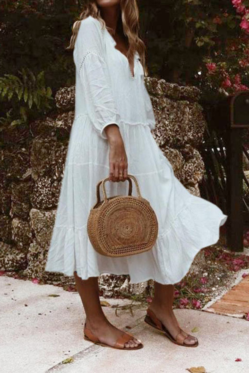 Effortlessly Elegant Dress with a Timeless Design