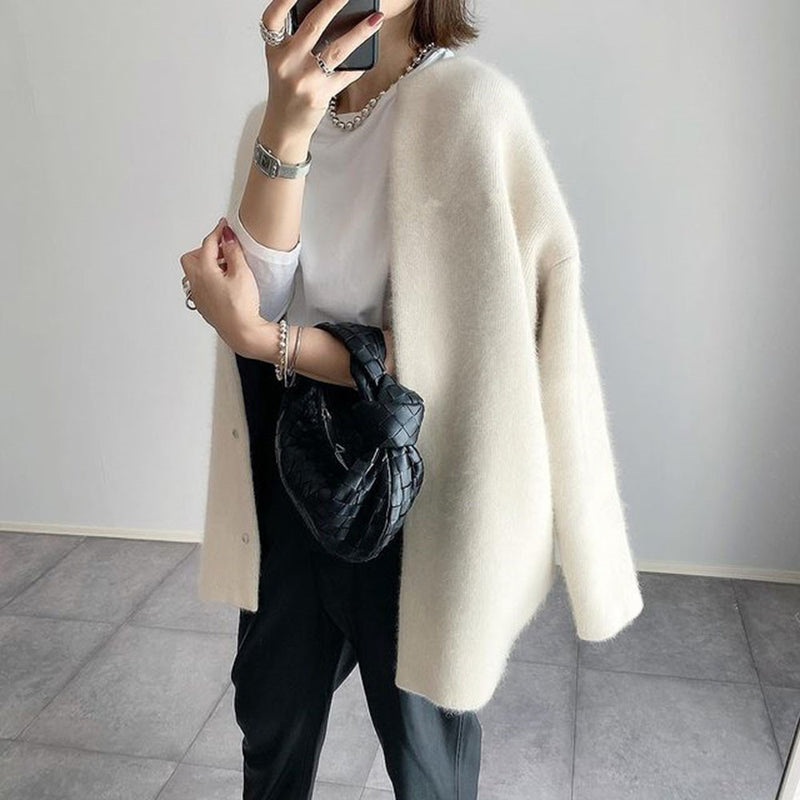 Effortlessly Elegant Jacket with a Timeless Design