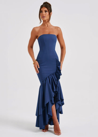 Beautifully Finished Dress in a Timeless Design