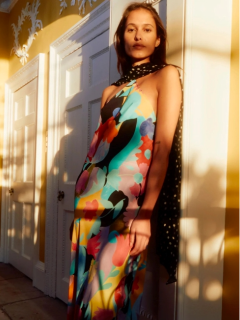 Classic Vintage Dress with a Flattering Fit