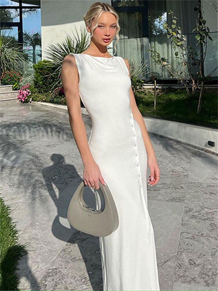 Well Tailored Dress with a Graceful Silhouette