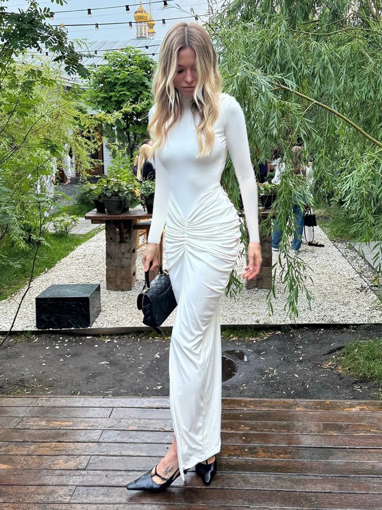 Beautifully Finished Dress in a Timeless Design