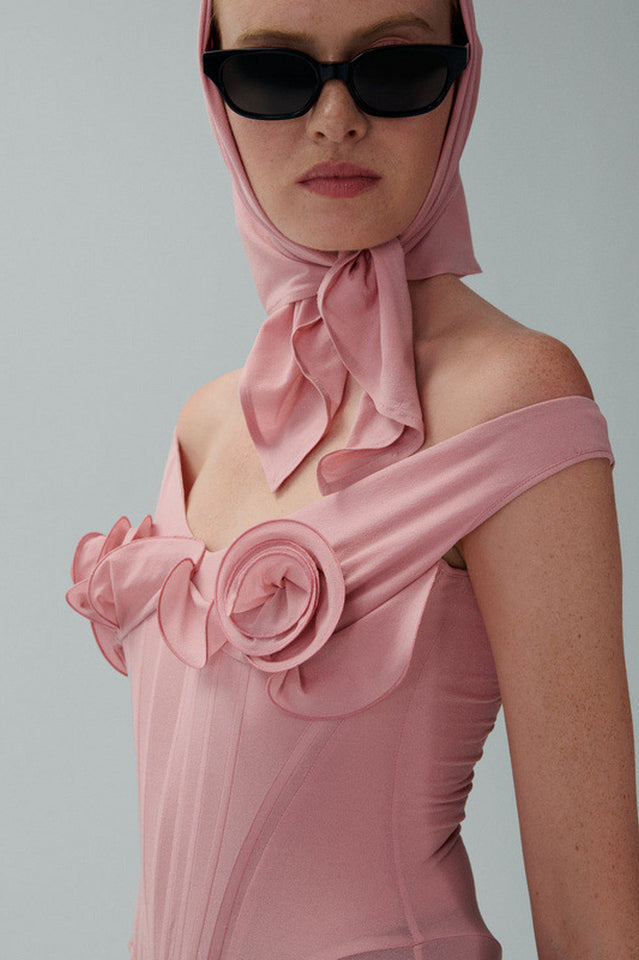 Well Tailored Dress with a Graceful Silhouette