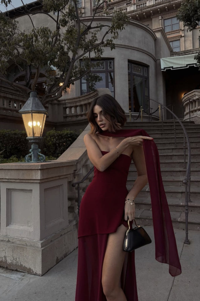 Effortlessly Elegant Dress with a Timeless Design