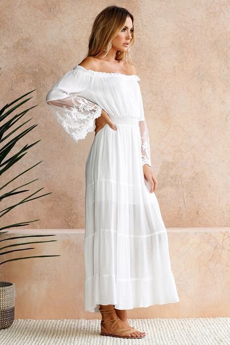 Beautifully Finished Dress in a Timeless Design
