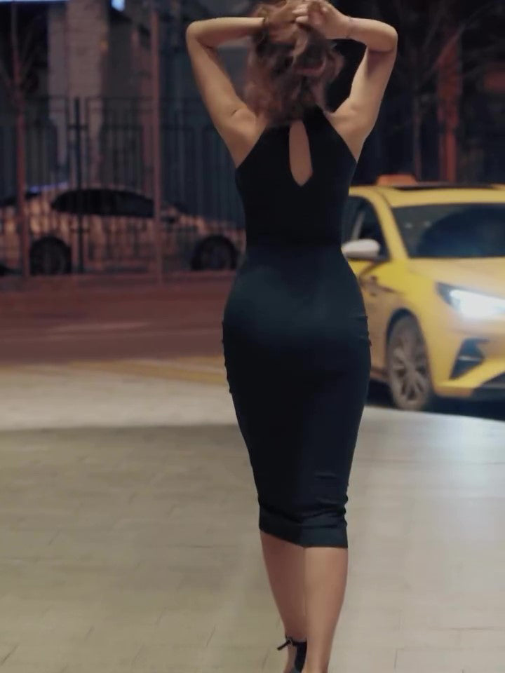 Well Tailored Dress with a Graceful Silhouette
