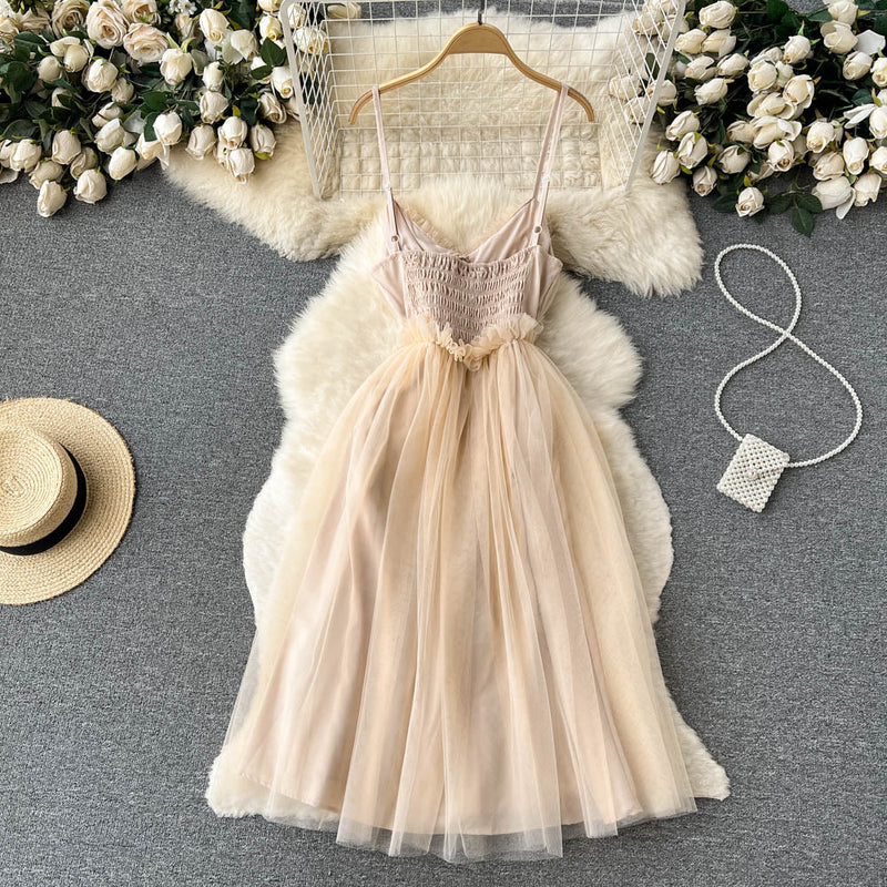 Effortlessly Elegant Dress with a Timeless Design