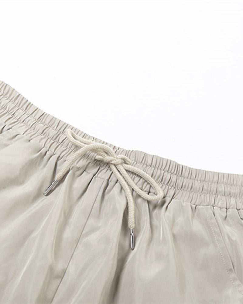Effortlessly Elegant Pants with a Timeless Design