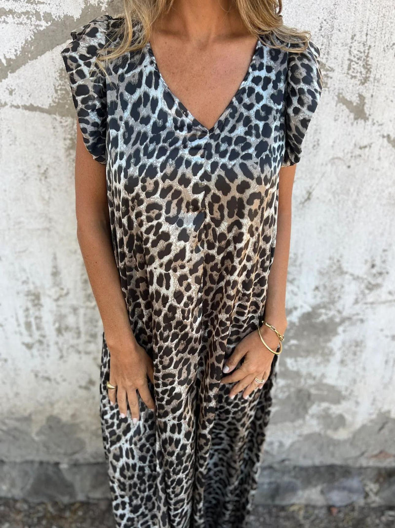 Effortlessly Elegant Garment with a Timeless Design