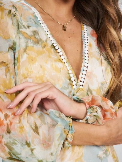 Effortlessly Elegant Dress with a Timeless Design