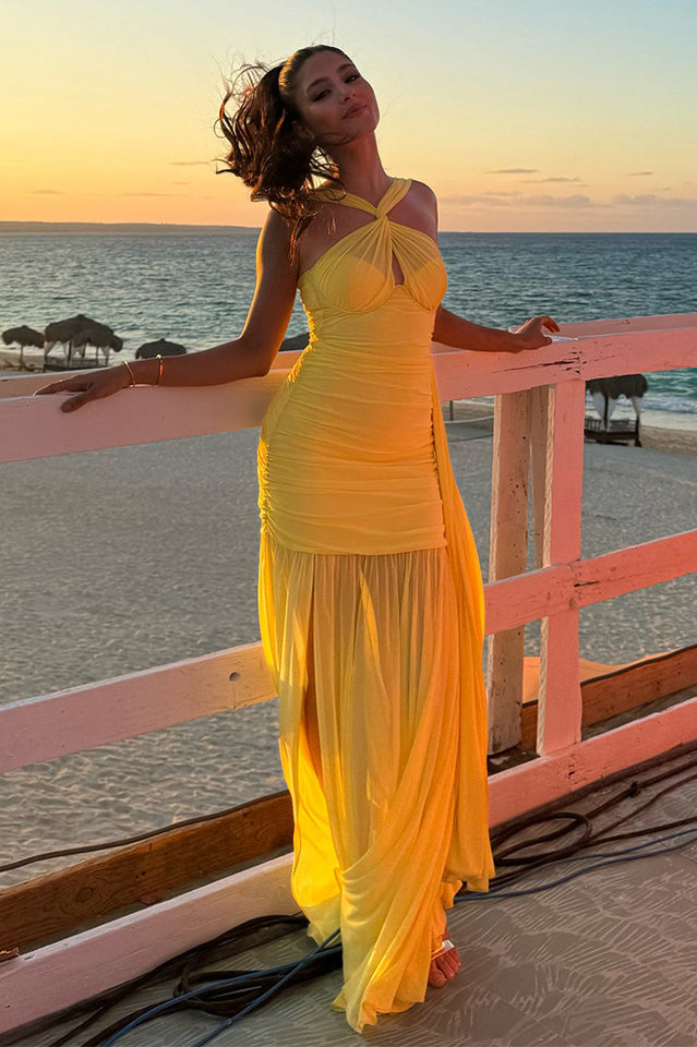 Beautifully Finished Dress in a Timeless Design