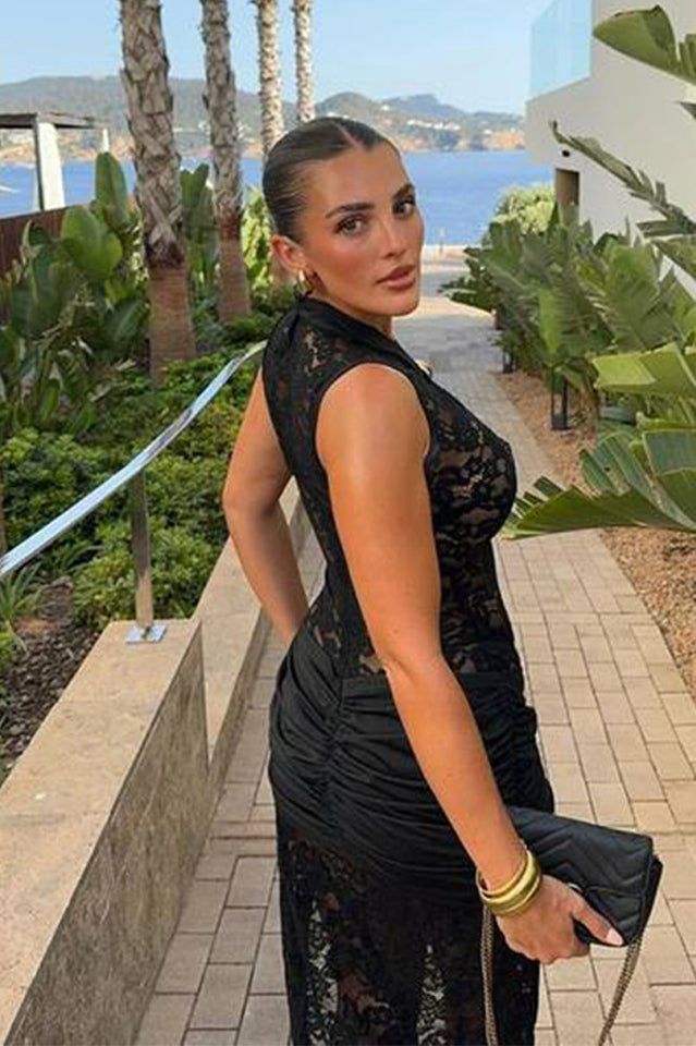 Gracefully Styled Dress for Any Occasion