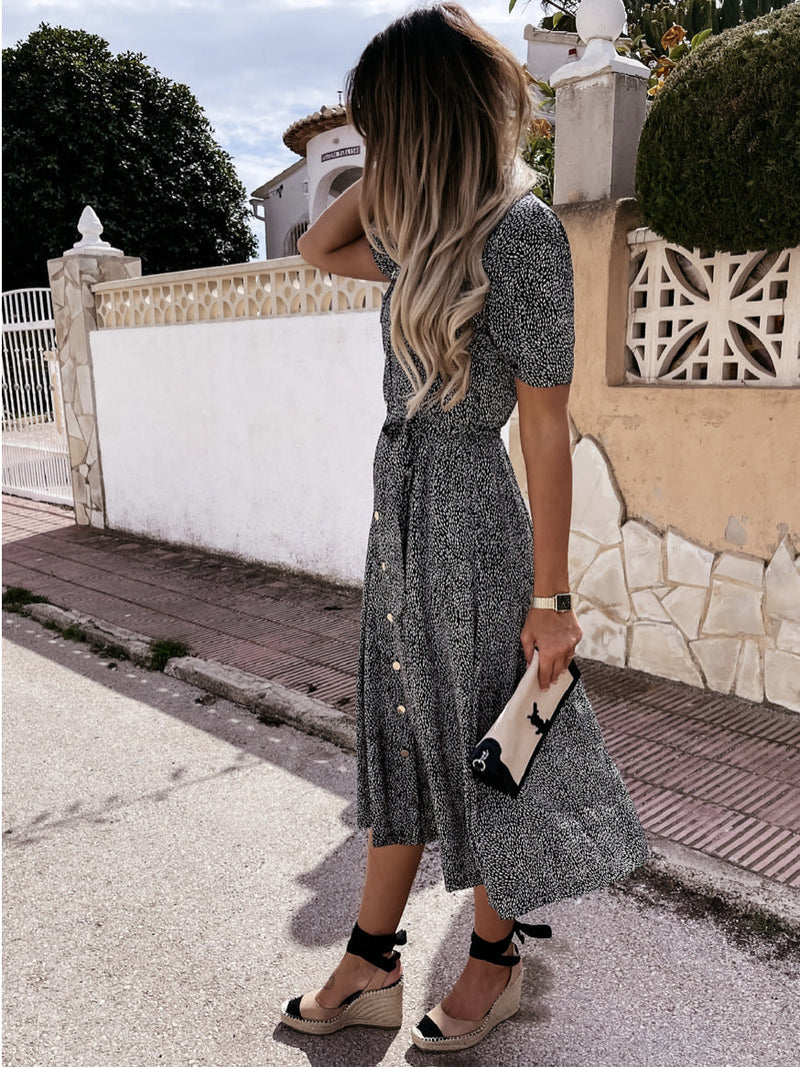 Classic Vintage Dress with a Flattering Fit