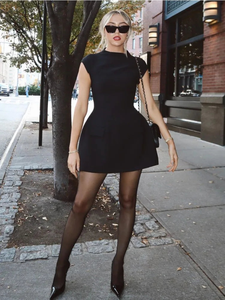 Effortlessly Elegant Dress with a Timeless Design