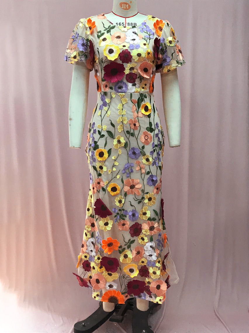 Well Tailored Dress with a Graceful Silhouette