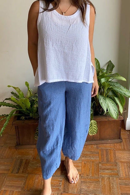 Effortlessly Elegant Pants with a Timeless Design