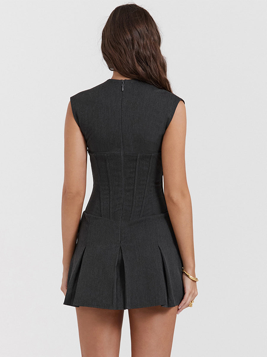 Beautifully Finished Dress in a Timeless Design