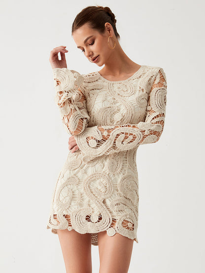 Beautifully Finished Dress in a Timeless Design