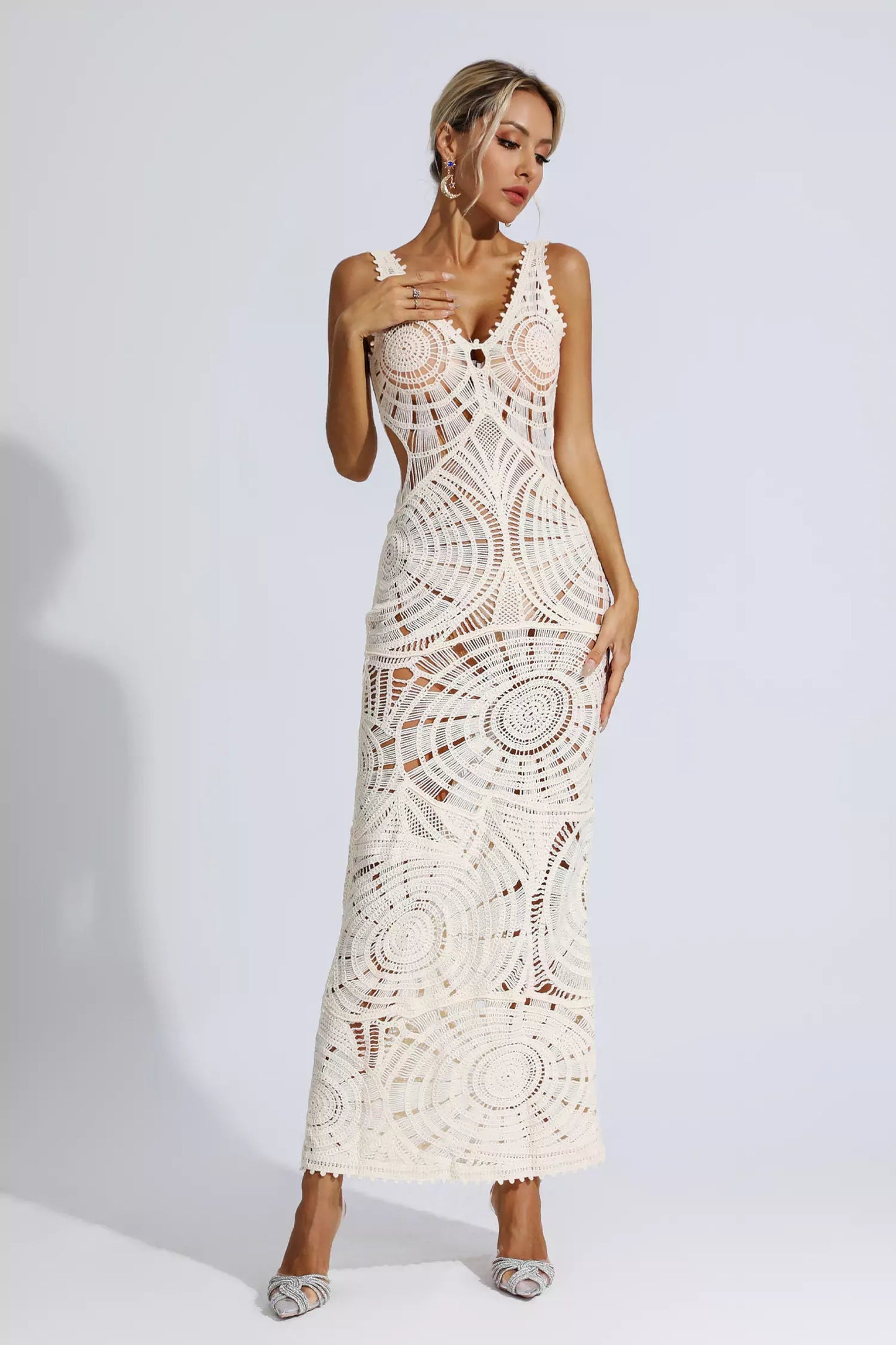 Beautifully Finished Dress in a Timeless Design