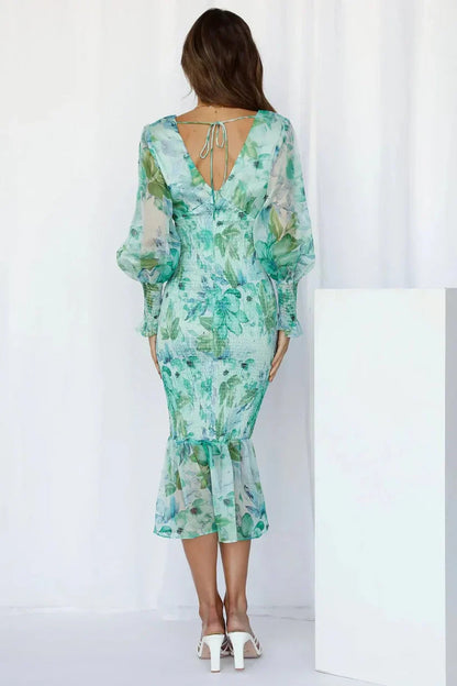 Well Tailored Dress with a Graceful Silhouette