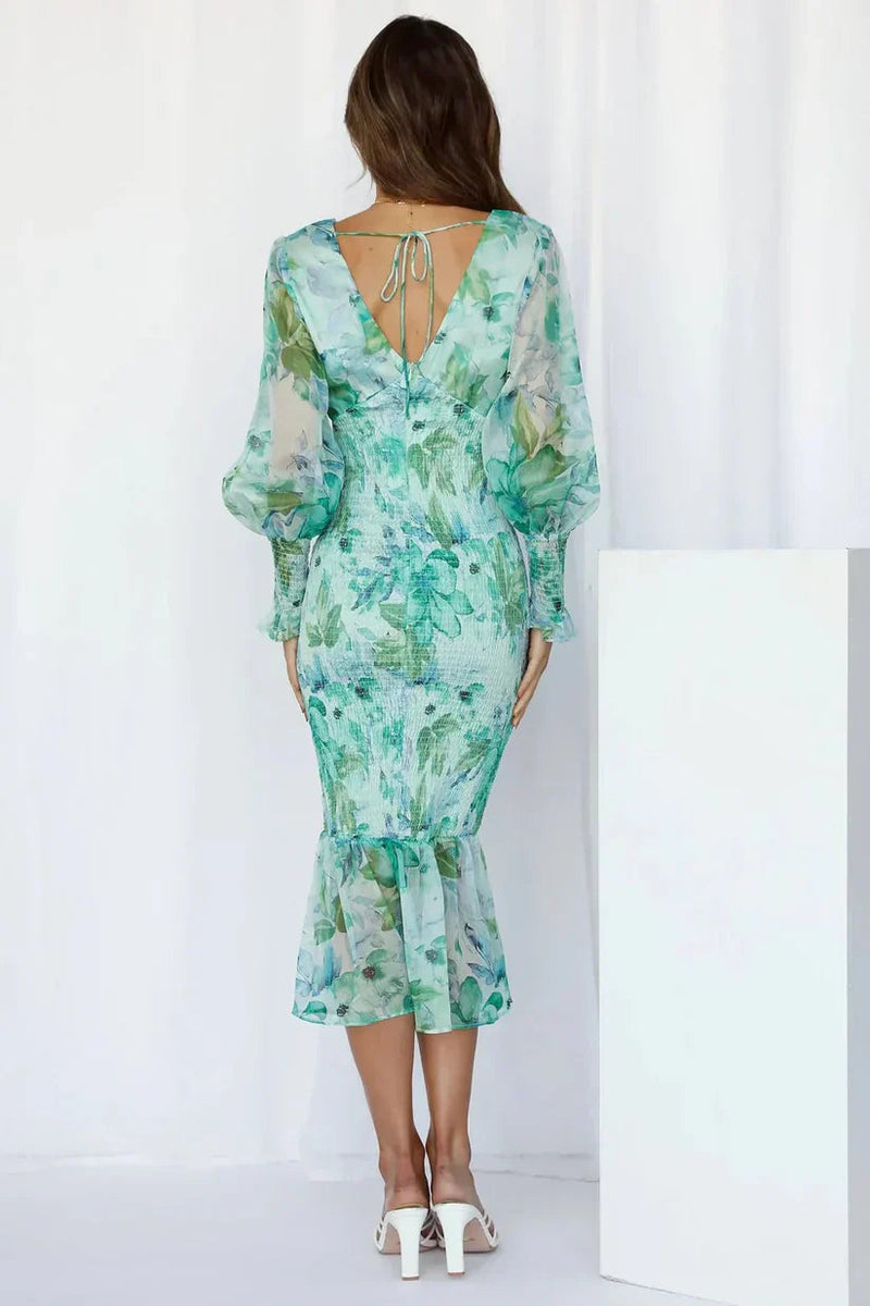Well Tailored Dress with a Graceful Silhouette