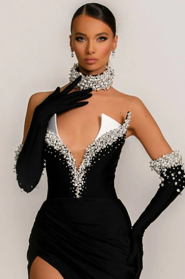 Beautifully Finished Dress in a Timeless Design