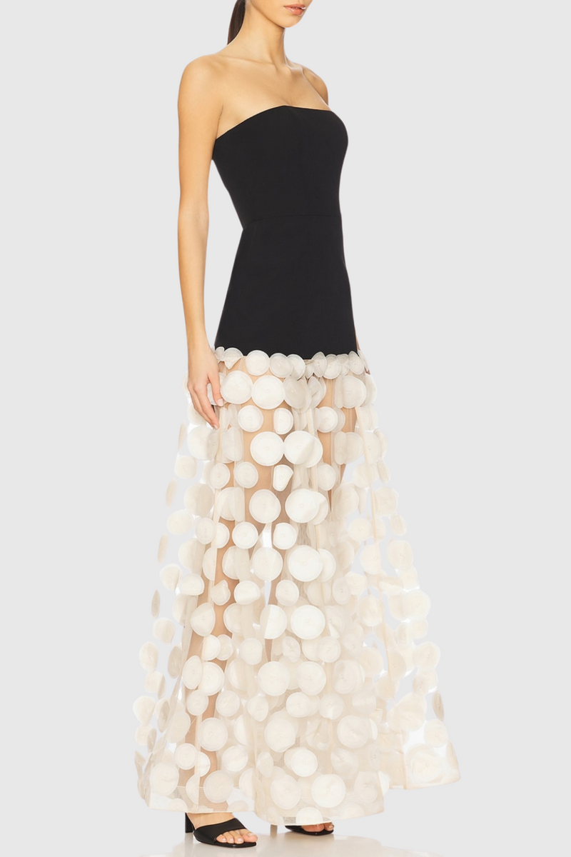 Effortlessly Elegant Dress with a Timeless Design